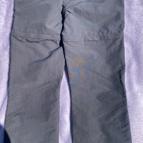 THE NORTH FACE GREY CARGOS PANTS/SHORTS - Picture 6 of 6